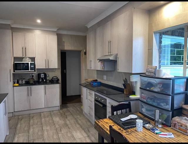 5 BEDROOM HOUSE FOR SALE IN VANDERBIJLPARK SE 2